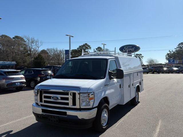 2025 Ford Econoline Cutaway E-350 SRW in Oxford White — front three-quarter view