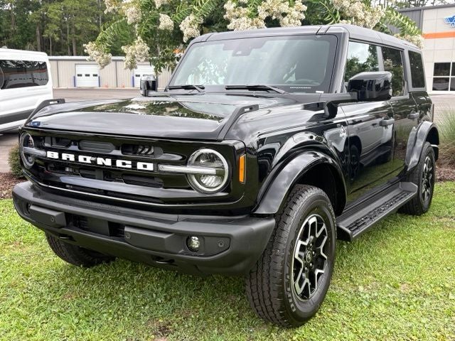 2026 Ford Bronco Outer Banks in Shadow Black — front three-quarter view