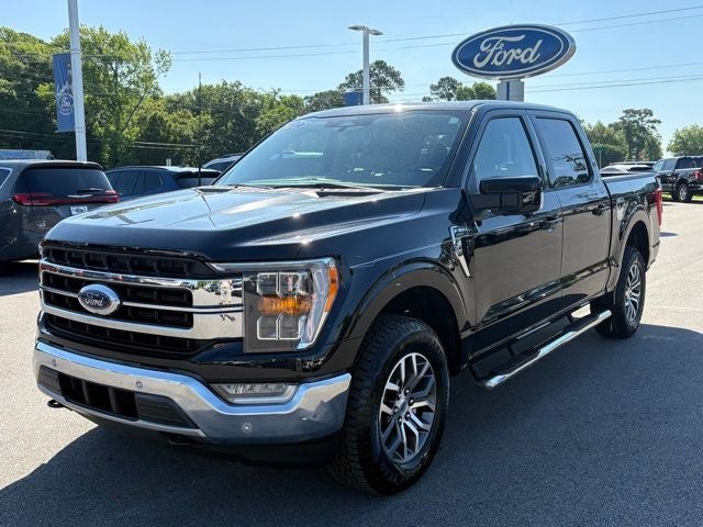 2022 Ford F-150 Lariat in Black Metallic — front three-quarter view