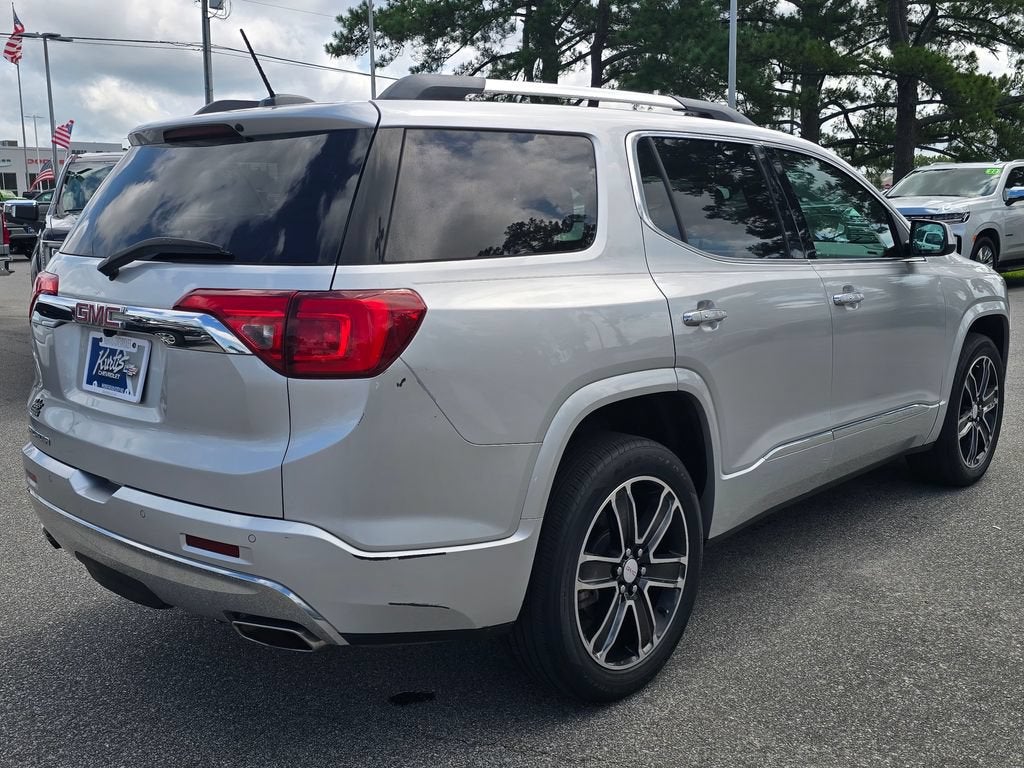 2017 GMC Acadia — detail view